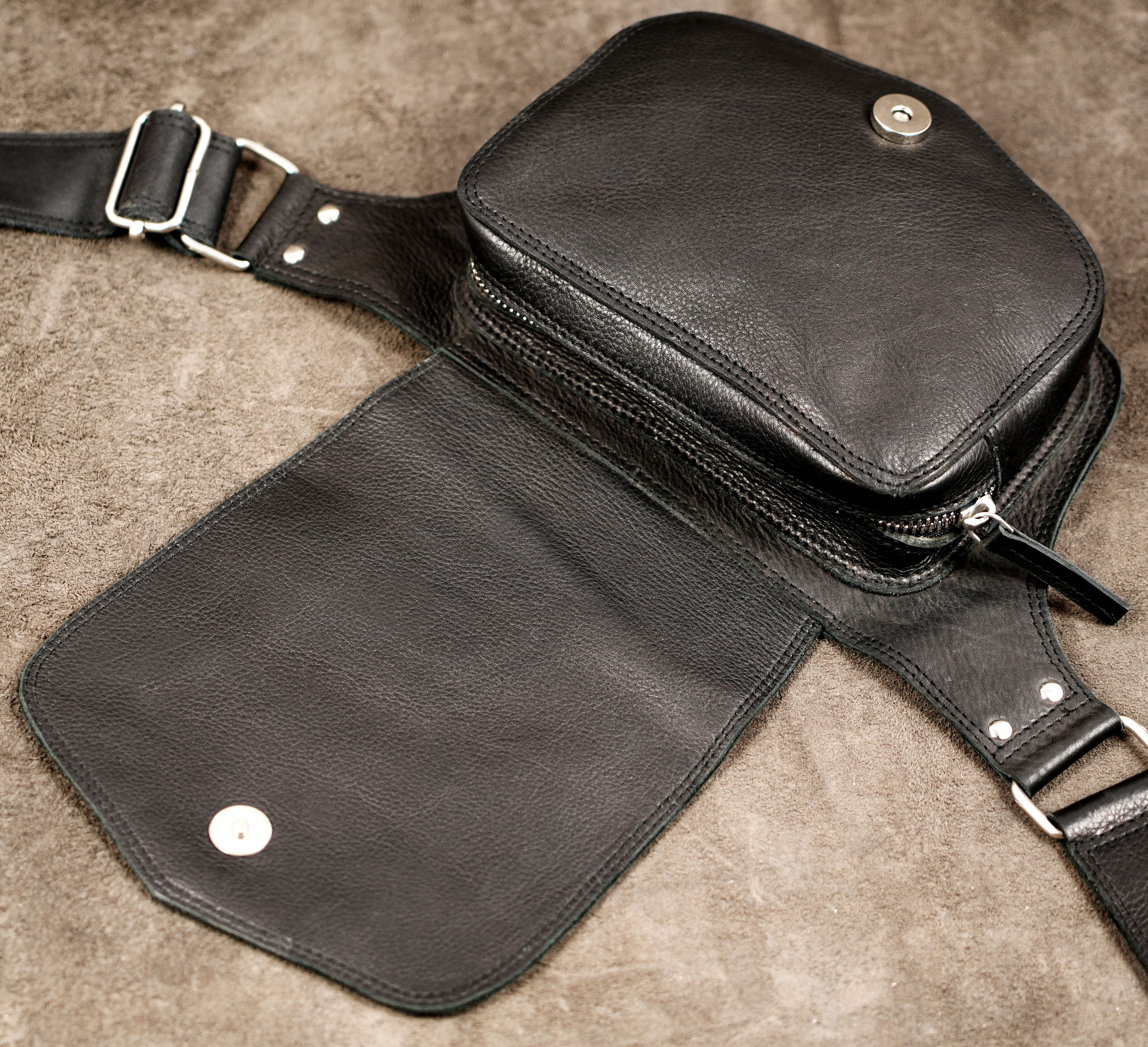 Classic leather commuter bag with side zip detail