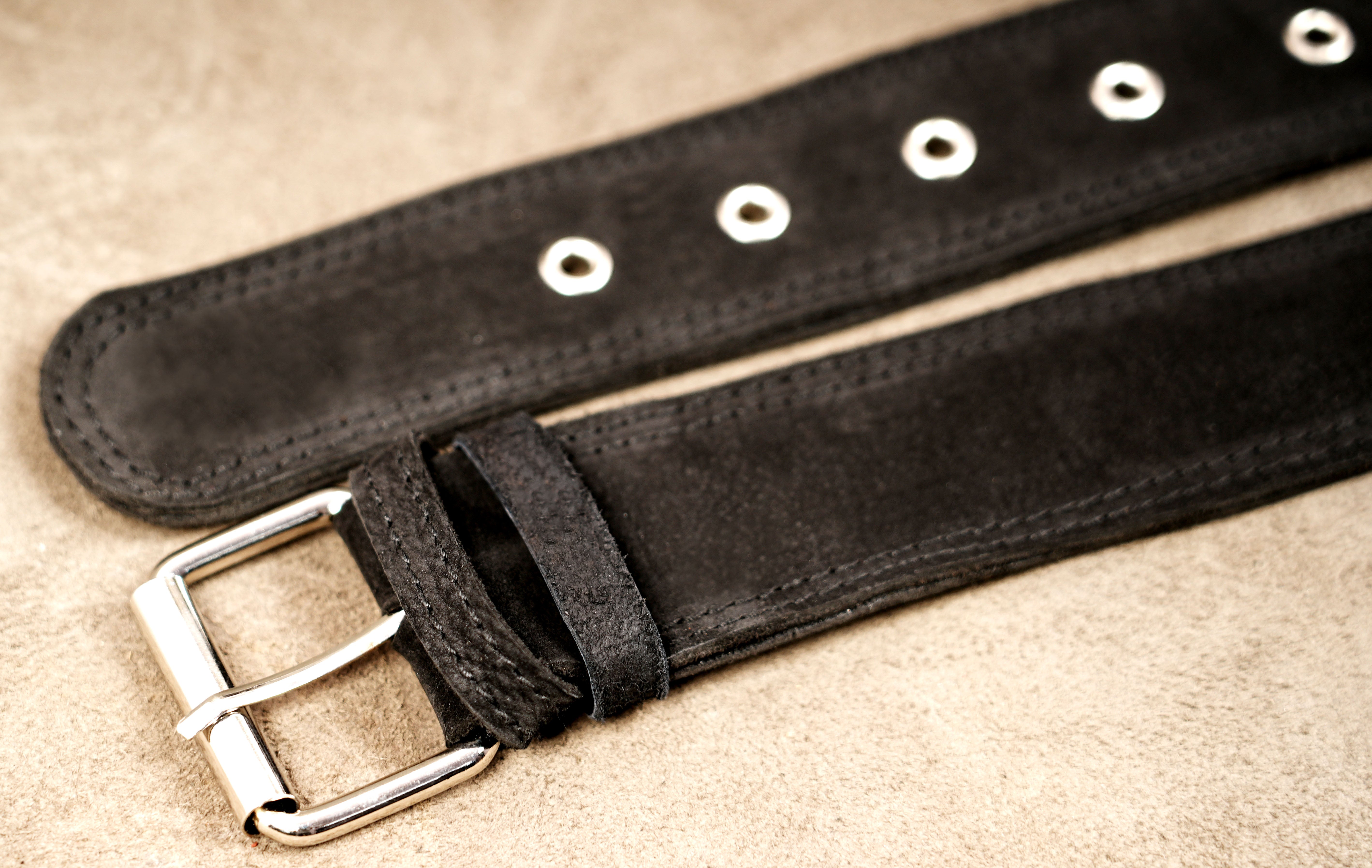 Compact leather thigh bag for travel and daily wear