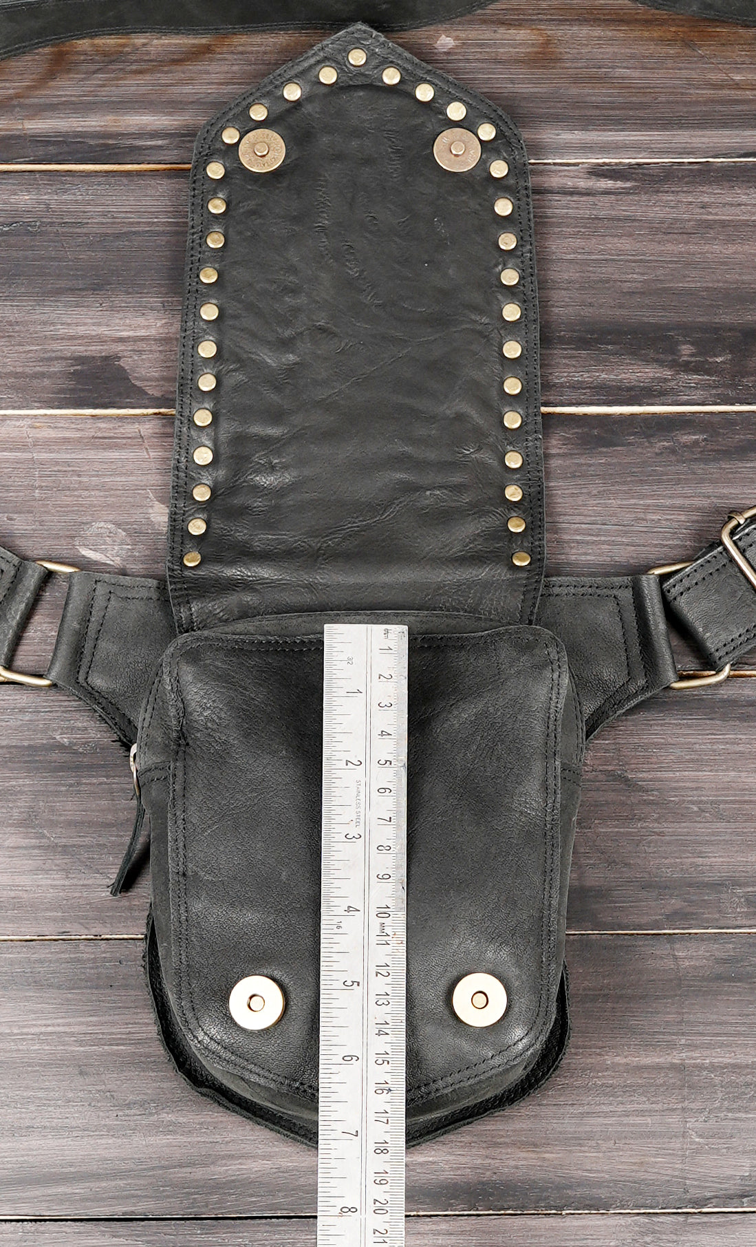 Fashion leather waist belt featuring stud work and chain pattern