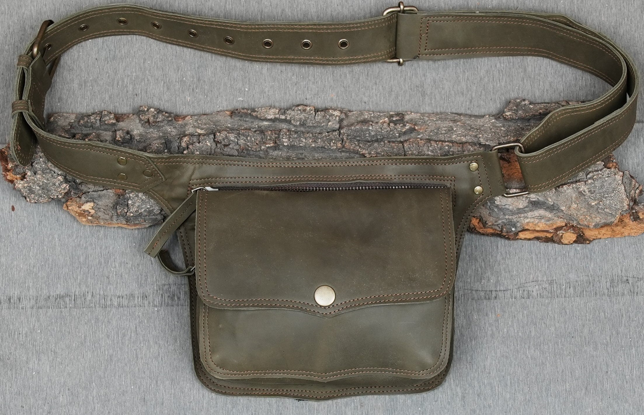 Handmade leather belt with waist pouch for keys and accessories