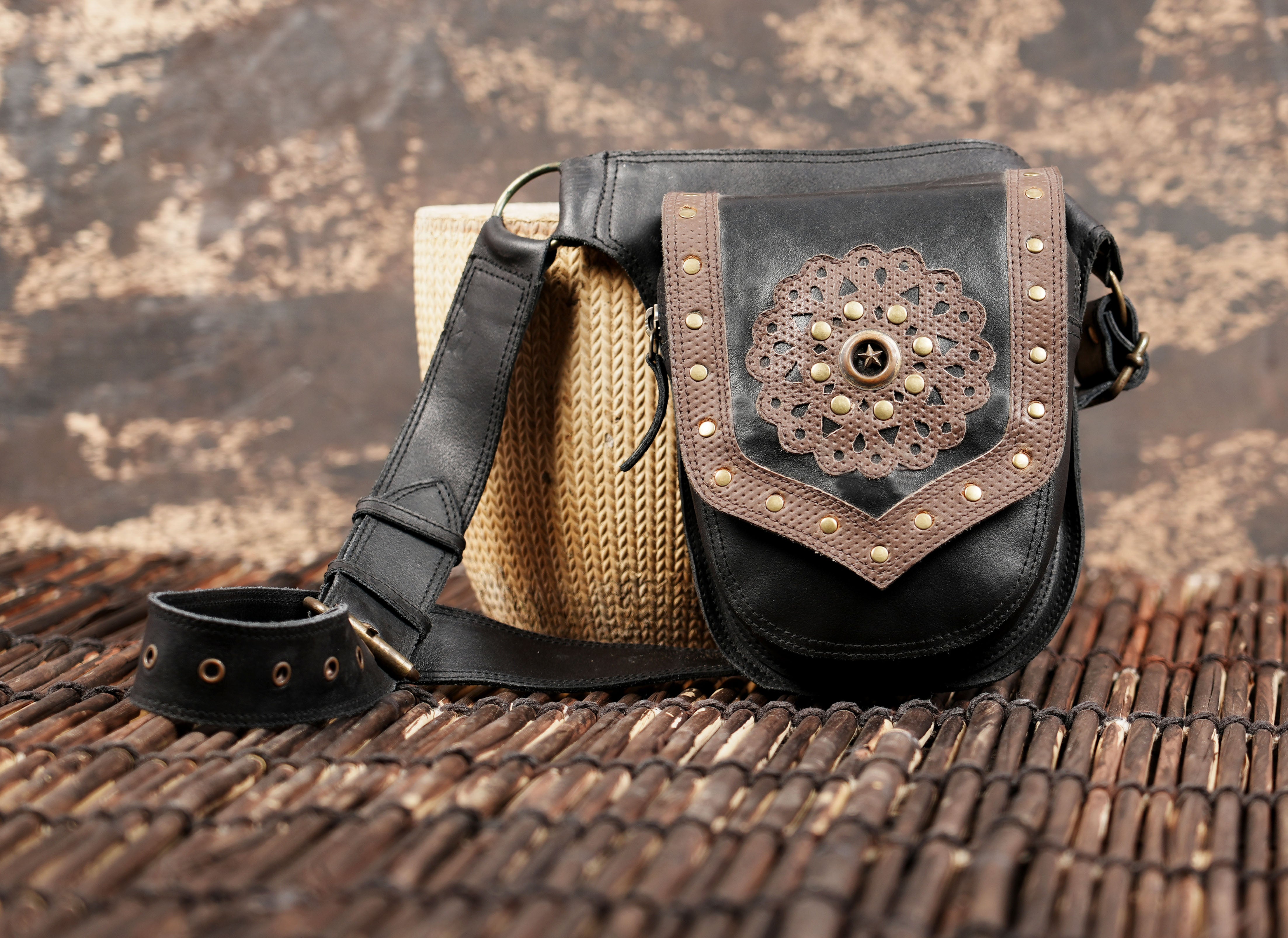 Unisex leather waist belt with utility pouch for essentials