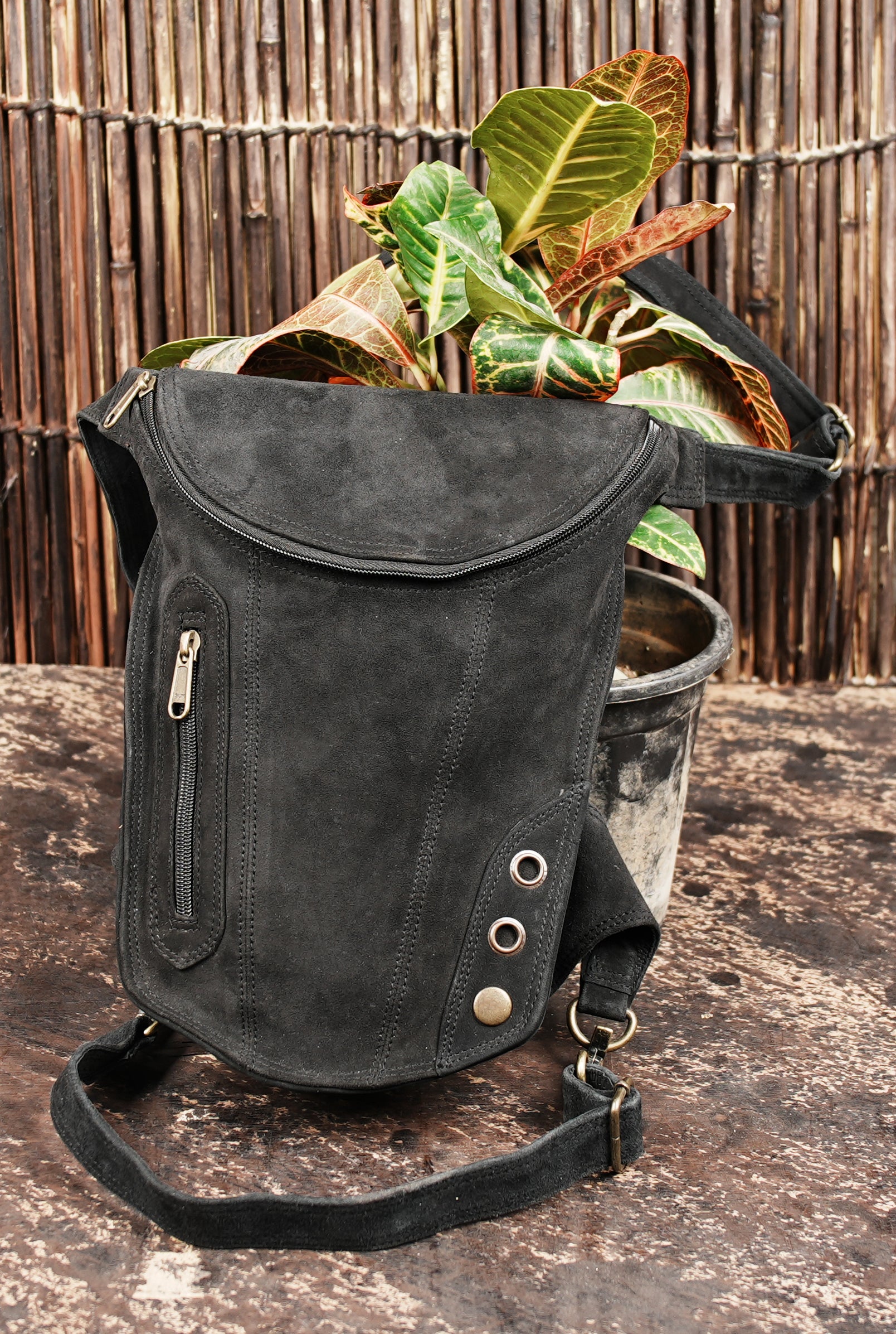 Unisex leather waist thigh belt for travel and festivals