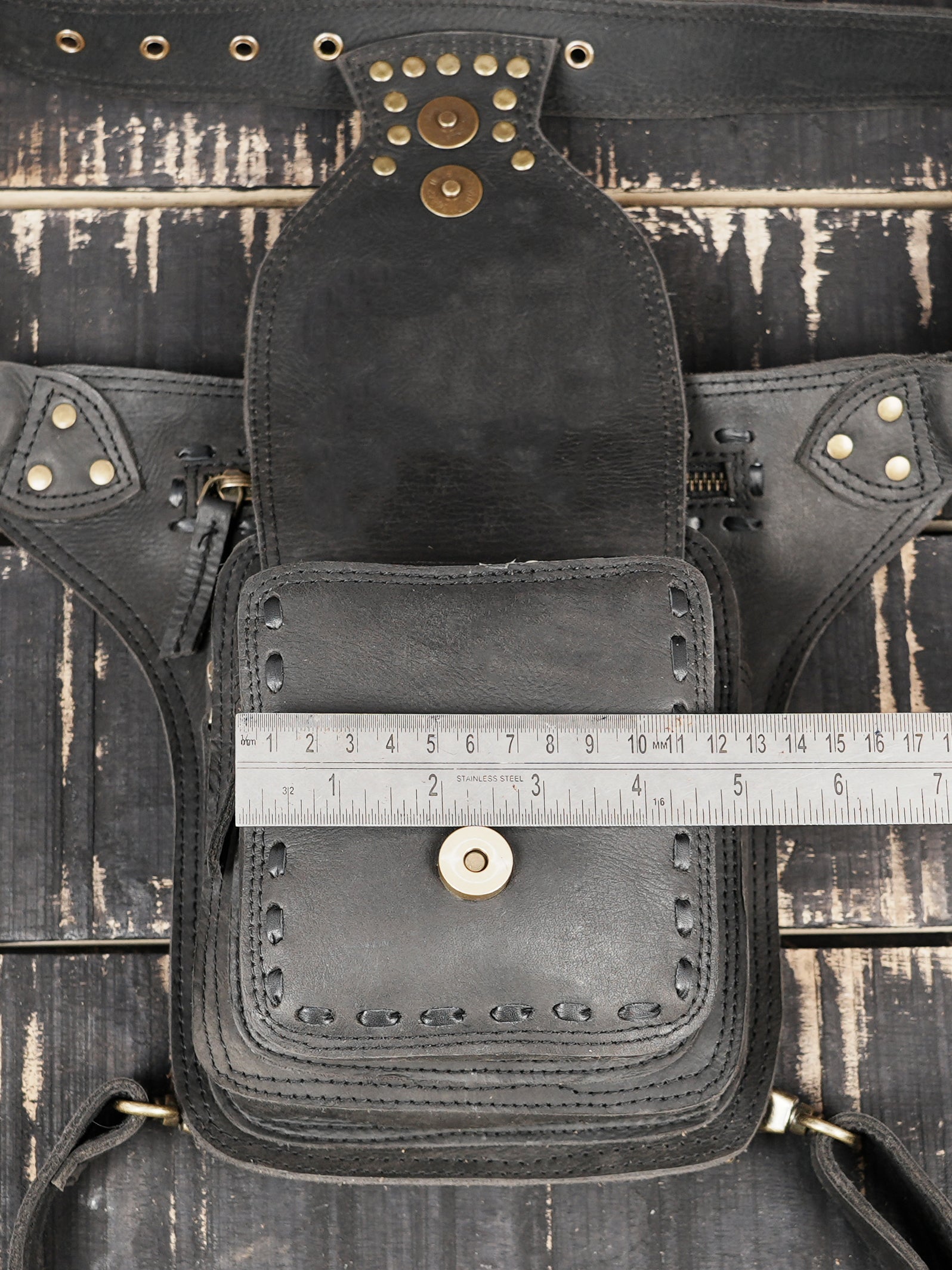 Leather thigh belt pouch with hands free design