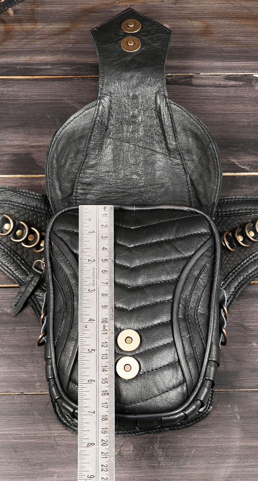 Premium quality leather waist belt with rugged and edgy look