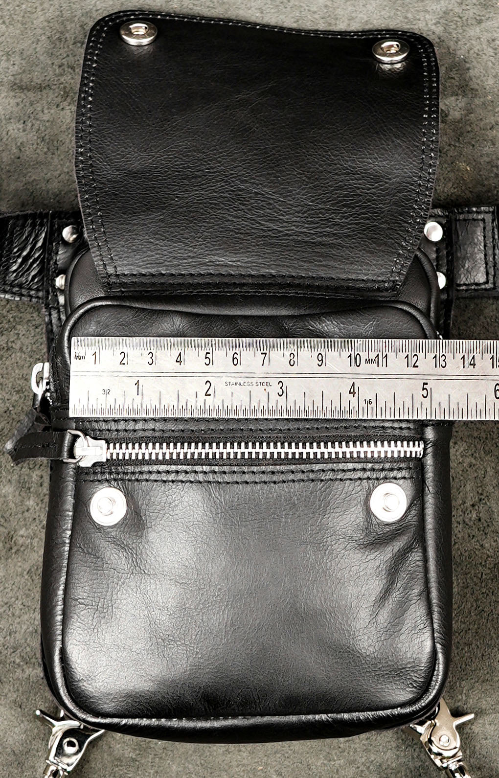 Genuine leather everyday bag with detachable leg piece