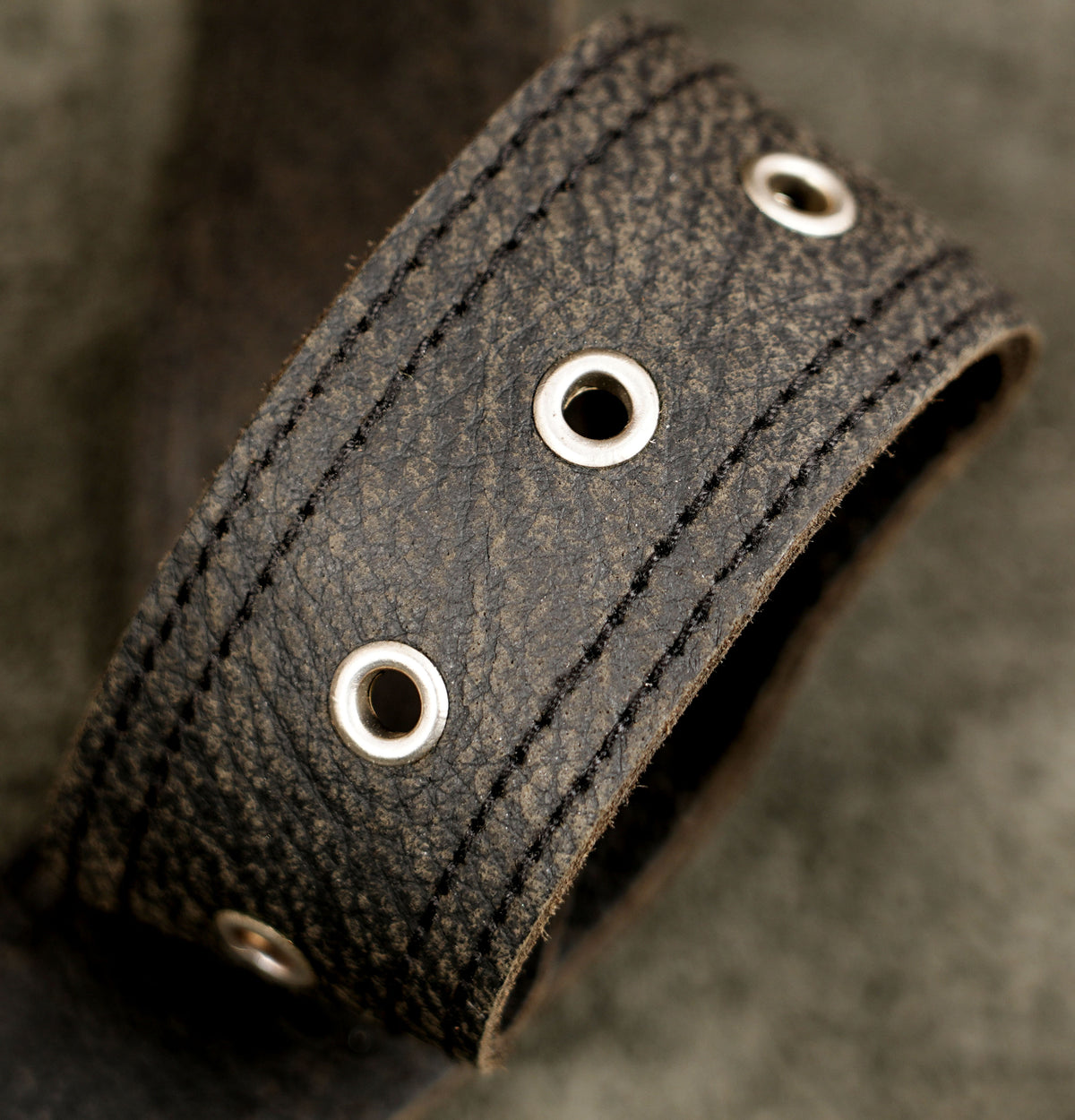 Handcrafted leather bag with labradorite stone and nickel rings