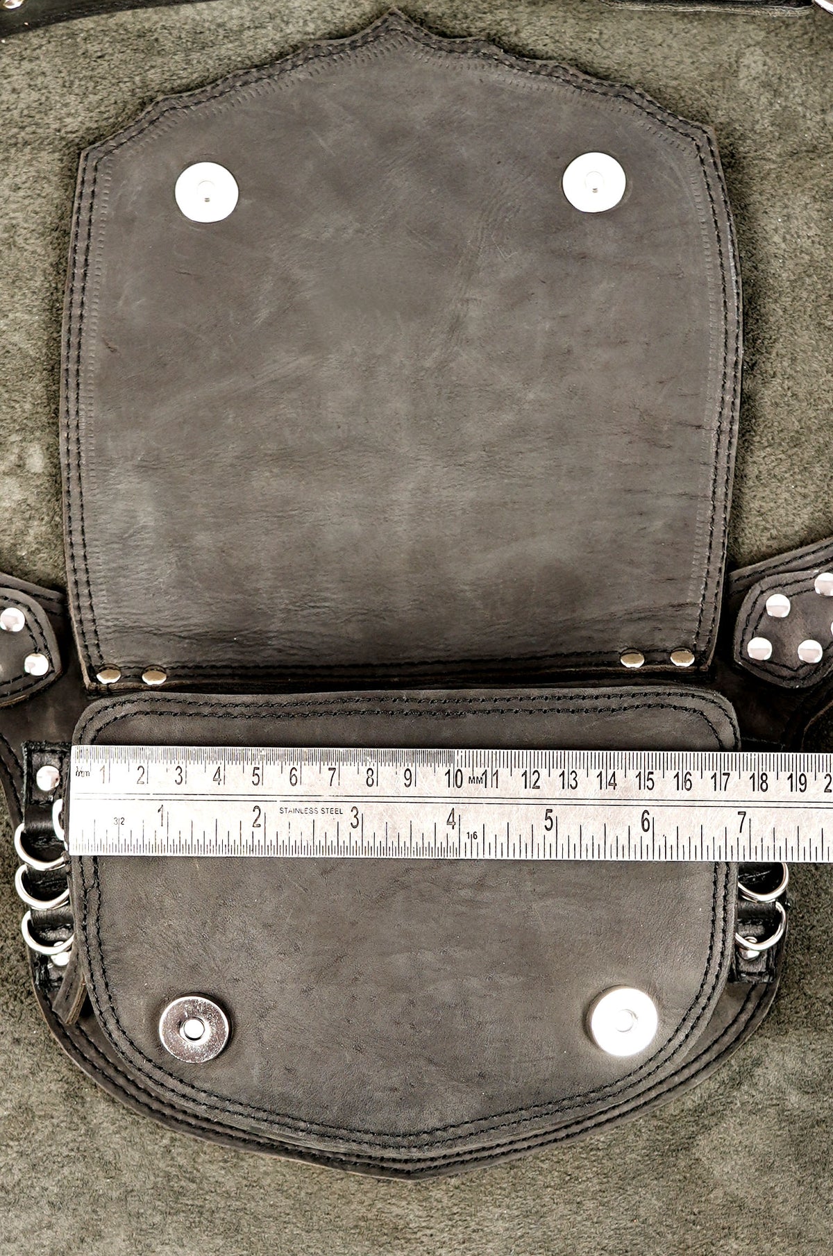 Handcrafted leather belt with silver link connectors