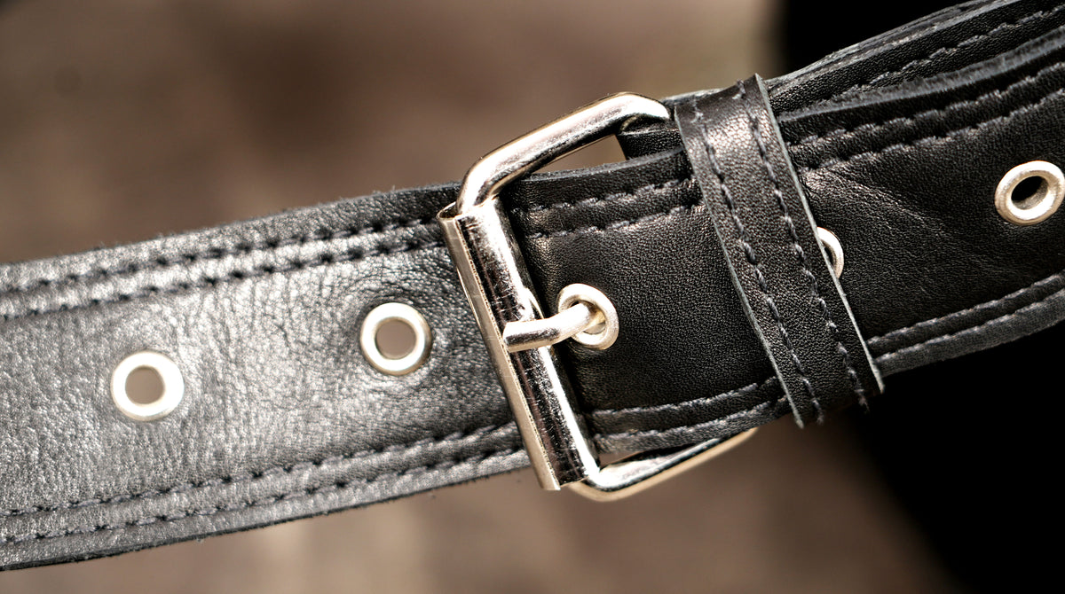 Handcrafted leather belt with silver ring connectors