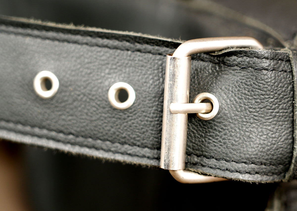 LARP ready leather belt, full pouch display shot
