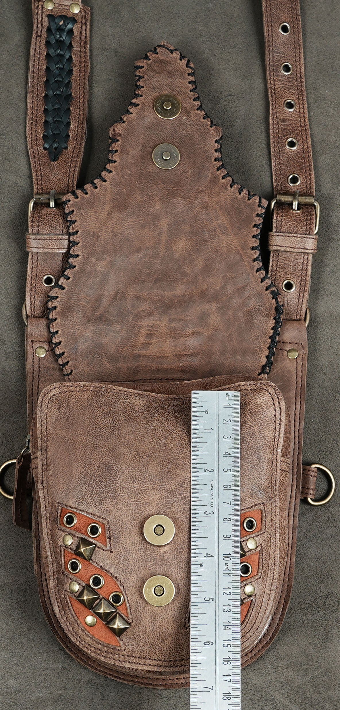 Leather shoulder harness with clip hardware