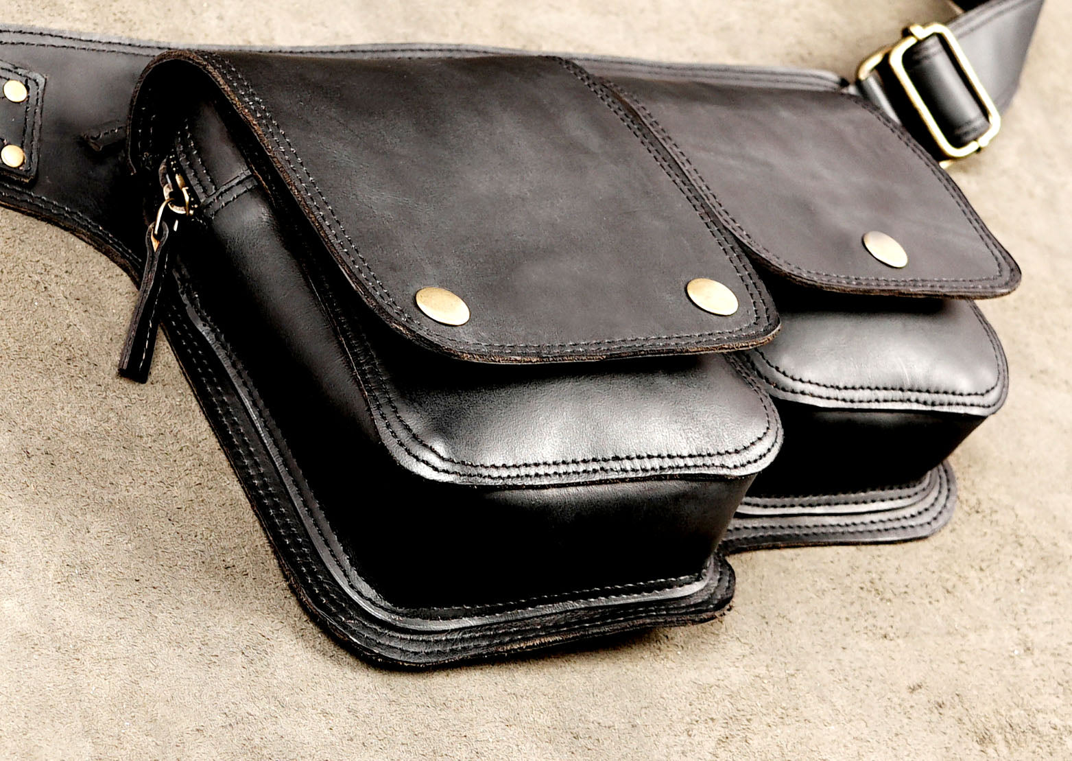 Leather waist bag with two front pockets and zip top