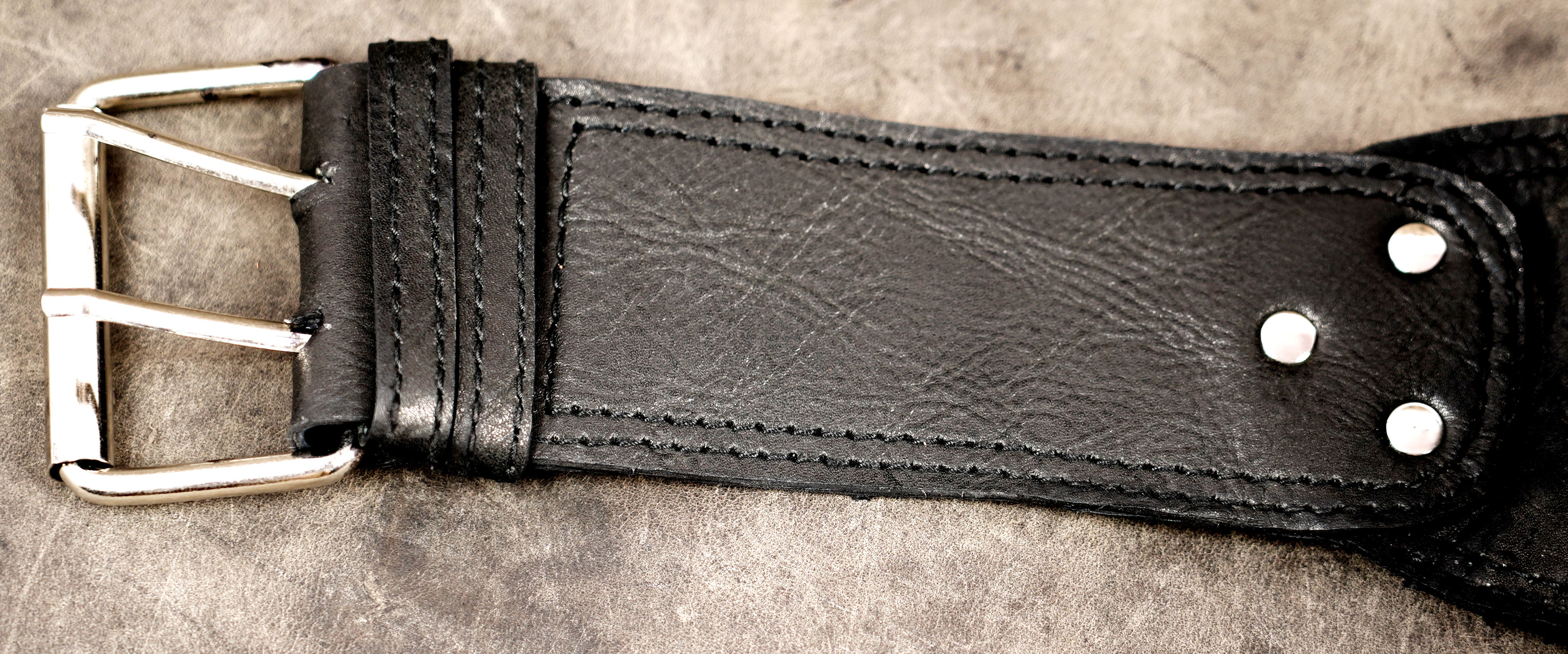 Rugged travel belt with twin leather satchel pockets