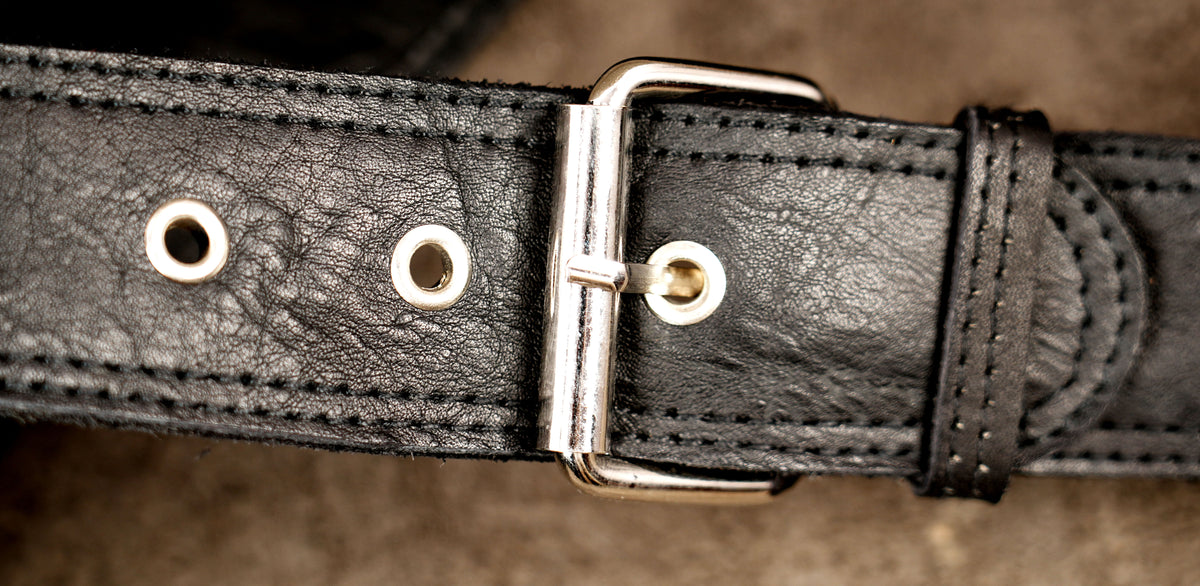 Slim leather belt pouch, front angle product display