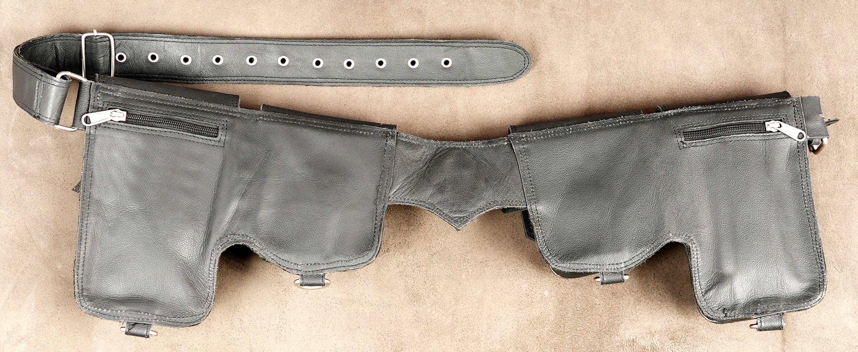 Tactical fantasy leather belt, four pocket layout