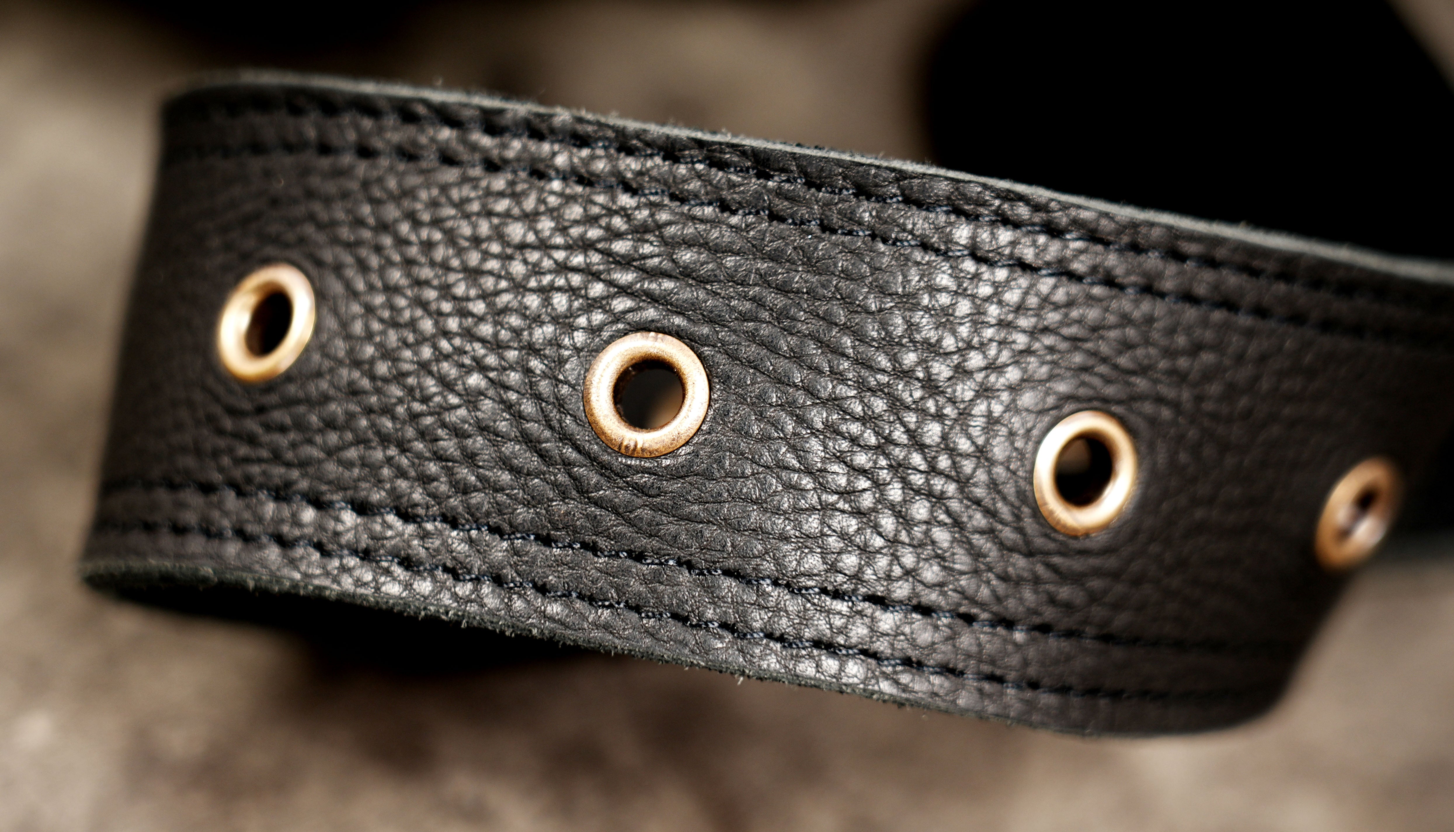 Unisex leather waist bag with adjustable strap and front pouch