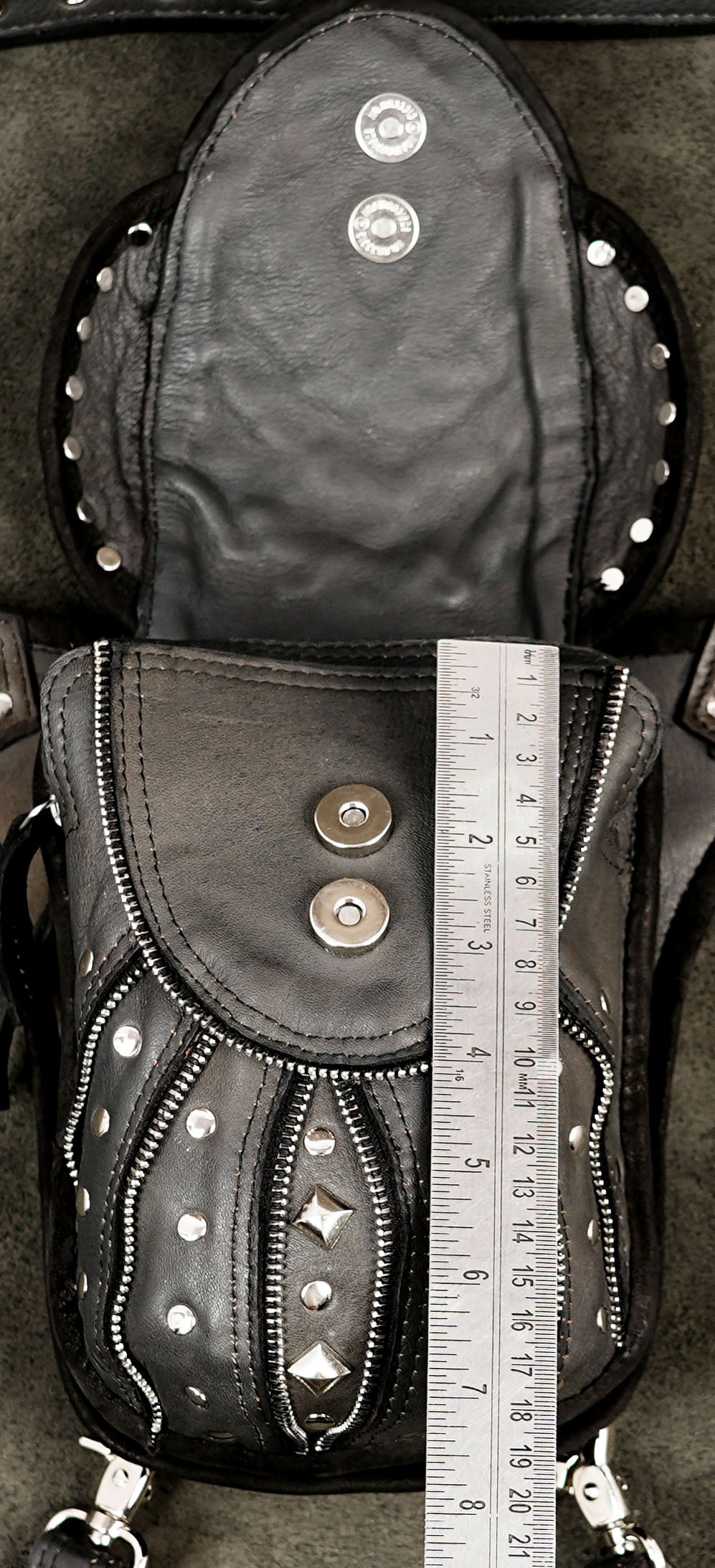 Video game armor thigh holster, diamond stud shot