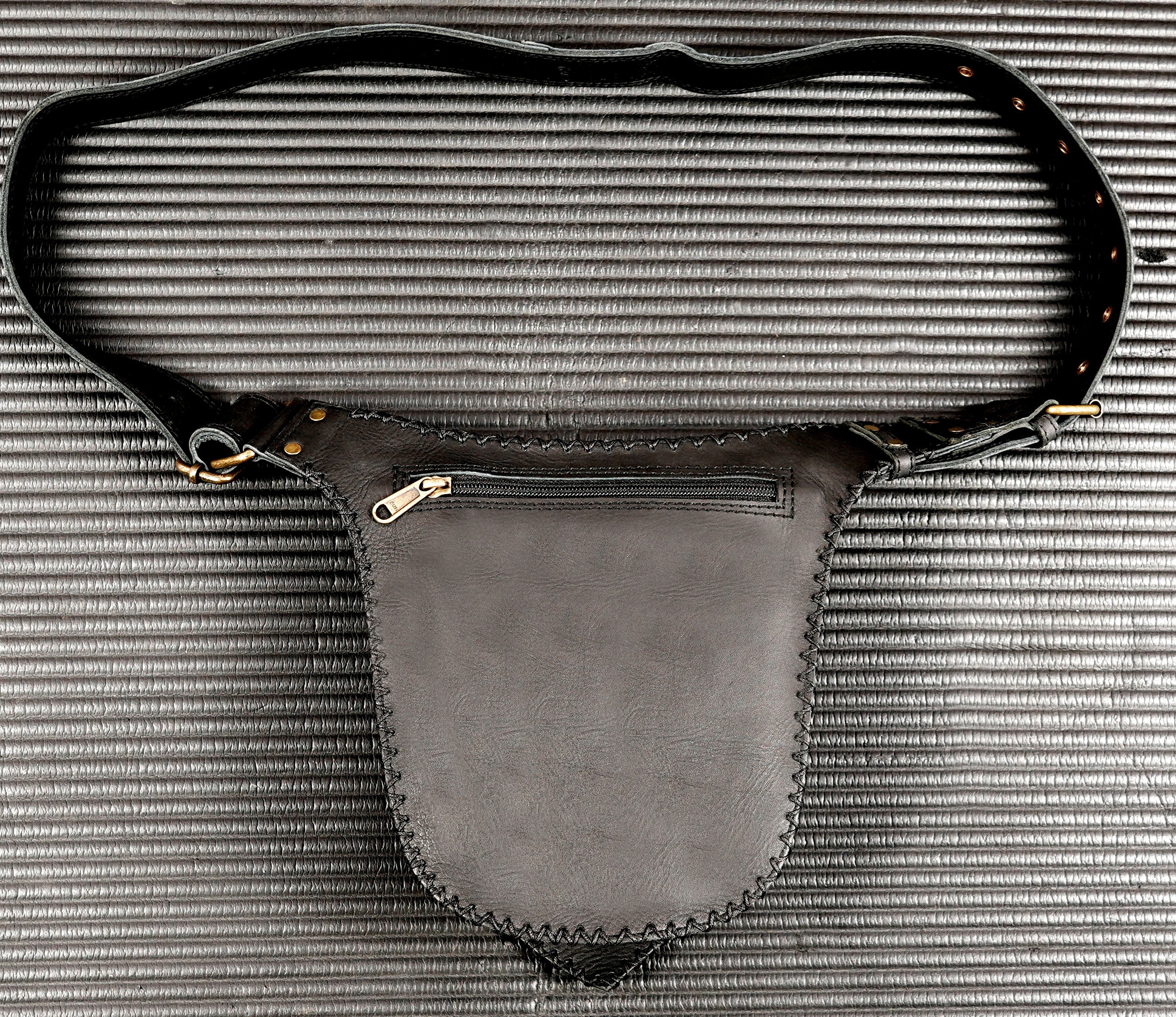 Western-style leather hip bag with a gemstone front decoration