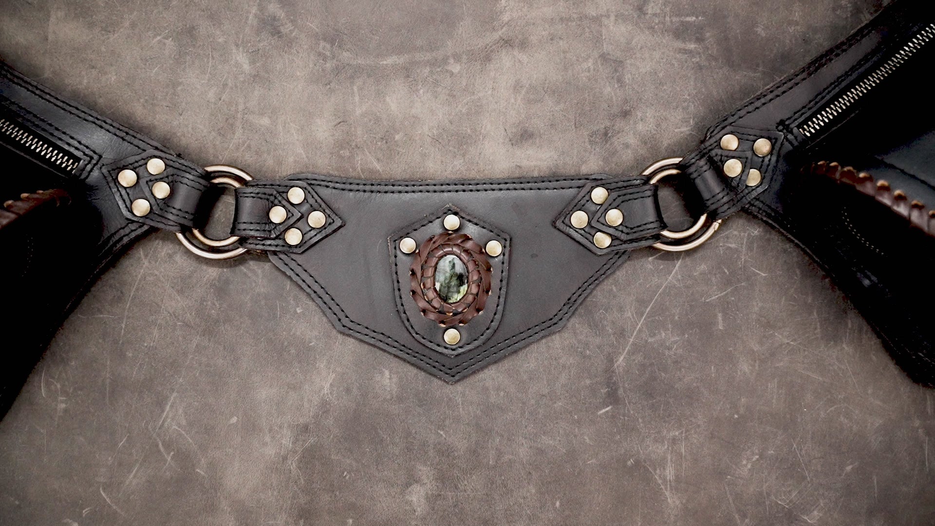 Adjustable leather waist pouch
