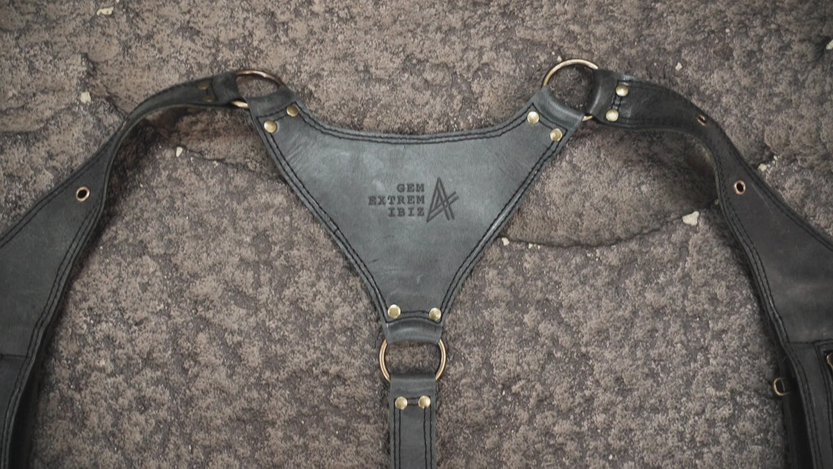 Leather shoulder holster harness for travel festival and everyday use
