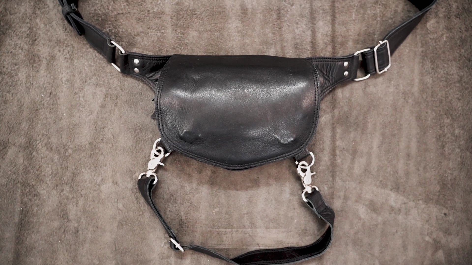Classic black leather drop-leg pouch styled for modern urban street fashion and festivals