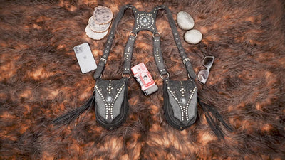 Steampunk black leather thigh bags with adjustable straps for alternative fashion and cosplay.